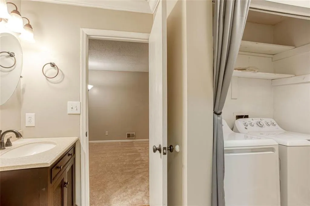 5580 Chemin De Vie, Atlanta, Georgia 30342, 2 Bedrooms Bedrooms, ,2 BathroomsBathrooms,Residential,Sold,5580 Chemin De Vie,6892293