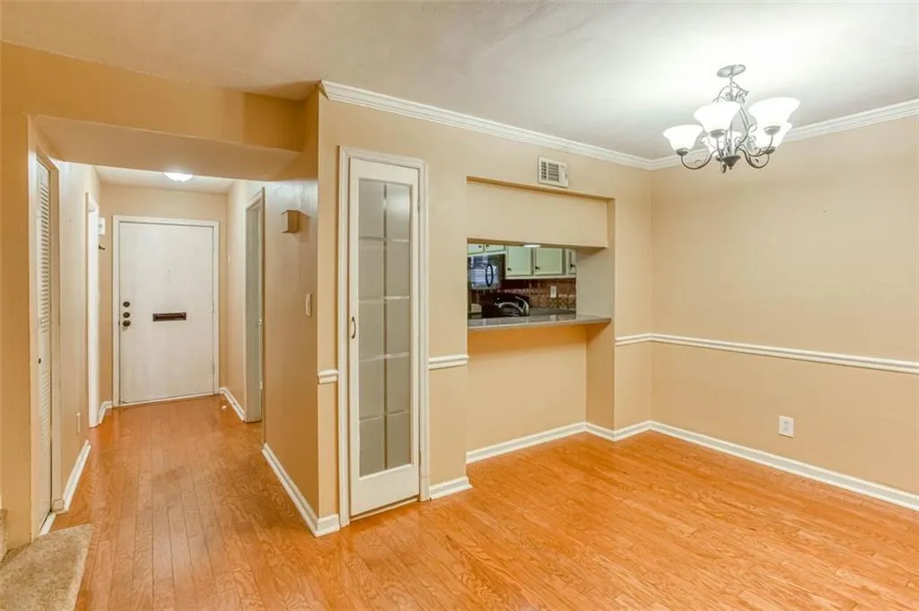 5580 Chemin De Vie, Atlanta, Georgia 30342, 2 Bedrooms Bedrooms, ,2 BathroomsBathrooms,Residential,Sold,5580 Chemin De Vie,6892293