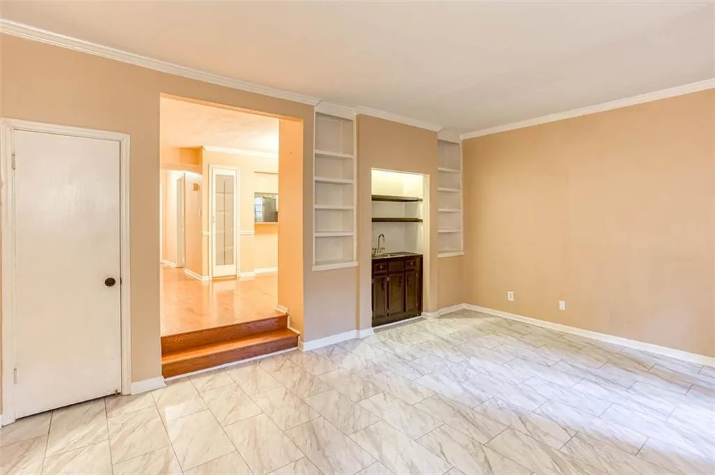 5580 Chemin De Vie, Atlanta, Georgia 30342, 2 Bedrooms Bedrooms, ,2 BathroomsBathrooms,Residential,Sold,5580 Chemin De Vie,6892293