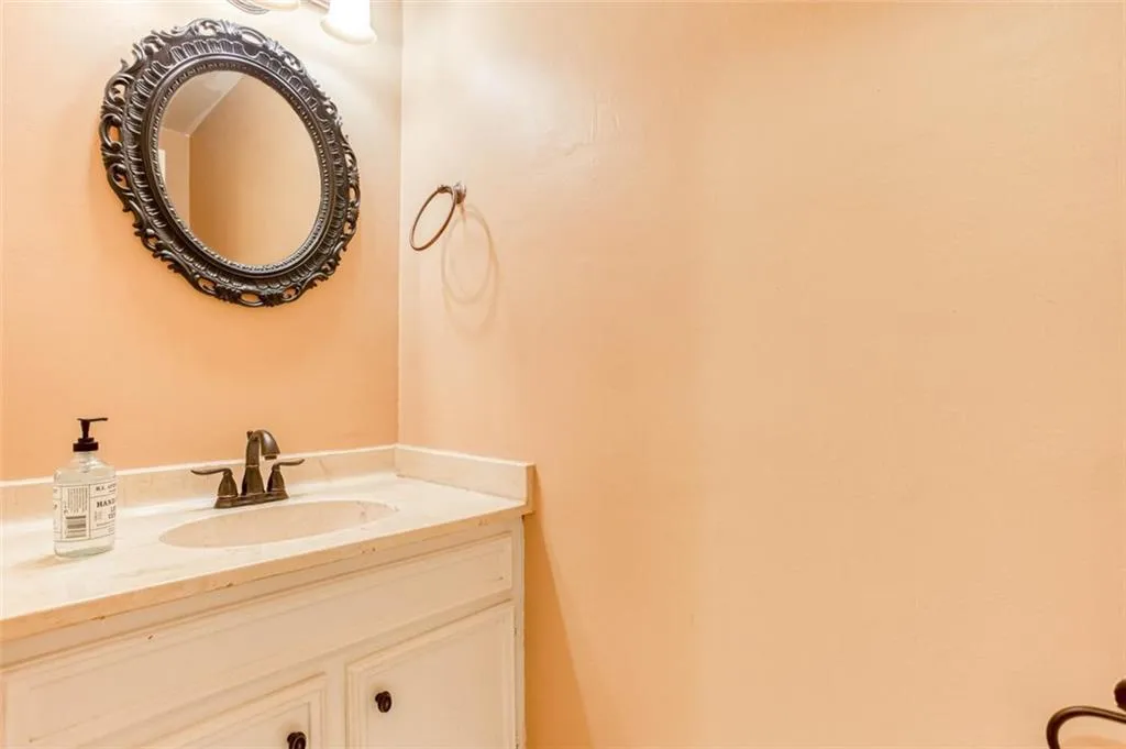 5580 Chemin De Vie, Atlanta, Georgia 30342, 2 Bedrooms Bedrooms, ,2 BathroomsBathrooms,Residential,Sold,5580 Chemin De Vie,6892293