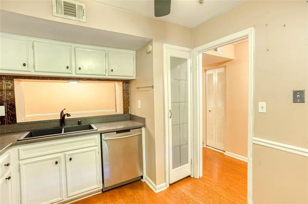 5580 Chemin De Vie, Atlanta, Georgia 30342, 2 Bedrooms Bedrooms, ,2 BathroomsBathrooms,Residential,Sold,5580 Chemin De Vie,6892293