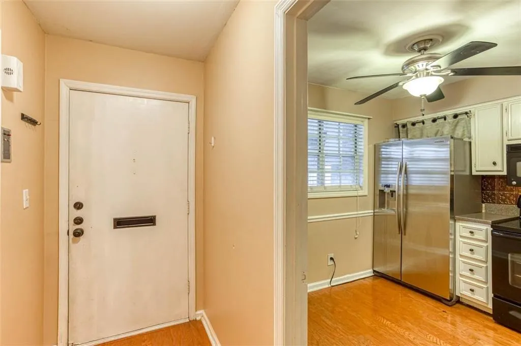 5580 Chemin De Vie, Atlanta, Georgia 30342, 2 Bedrooms Bedrooms, ,2 BathroomsBathrooms,Residential,Sold,5580 Chemin De Vie,6892293