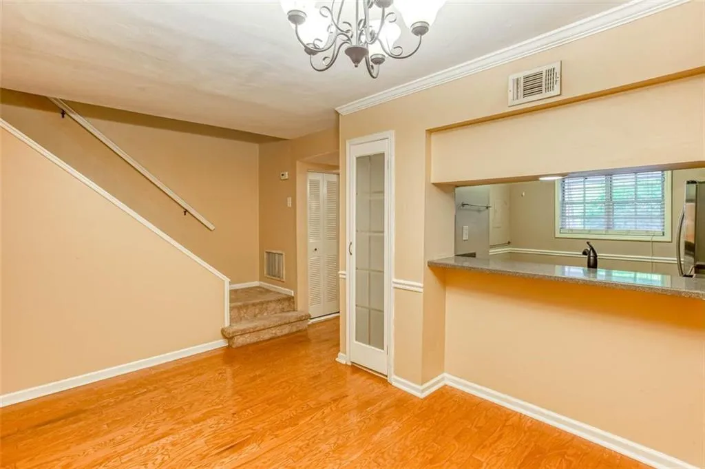 5580 Chemin De Vie, Atlanta, Georgia 30342, 2 Bedrooms Bedrooms, ,2 BathroomsBathrooms,Residential,Sold,5580 Chemin De Vie,6892293