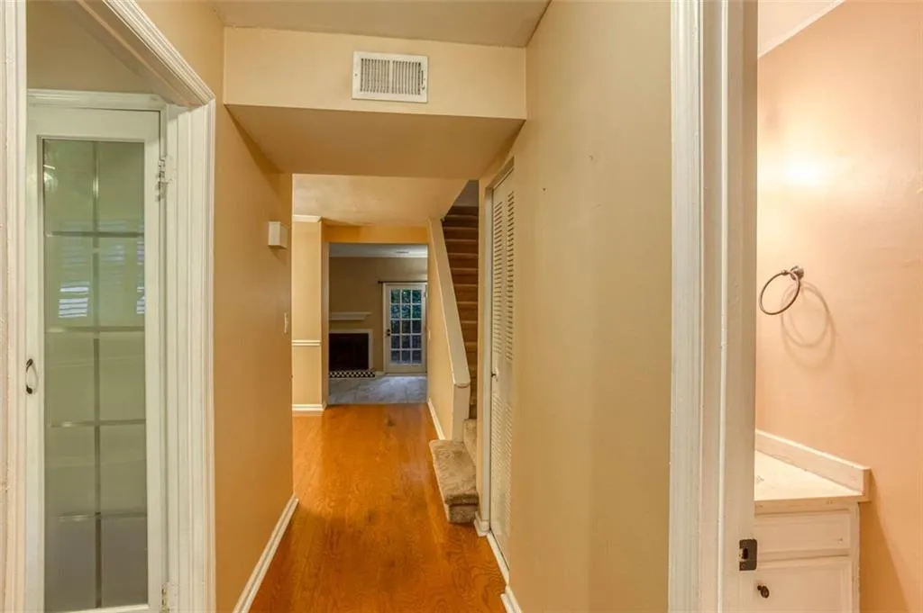 5580 Chemin De Vie, Atlanta, Georgia 30342, 2 Bedrooms Bedrooms, ,2 BathroomsBathrooms,Residential,Sold,5580 Chemin De Vie,6892293