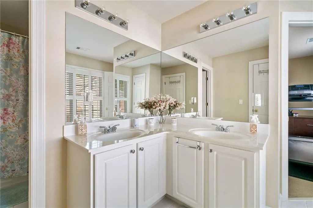 445 Wembley Circle, Atlanta, Georgia 30328, 5 Bedrooms Bedrooms, ,4 BathroomsBathrooms,Residential,Sold,445 Wembley Circle,7520617