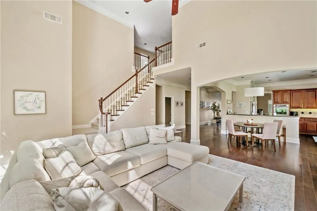 445 Wembley Circle, Atlanta, Georgia 30328, 5 Bedrooms Bedrooms, ,4 BathroomsBathrooms,Residential,Sold,445 Wembley Circle,7520617