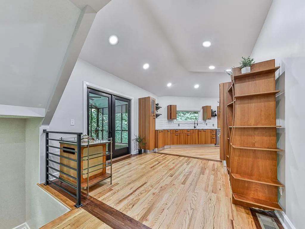 120 Huntcliff Point, Atlanta, Georgia 30350, 5 Bedrooms Bedrooms, ,4 BathroomsBathrooms,Residential,For Sale,120 Huntcliff Point,7555773