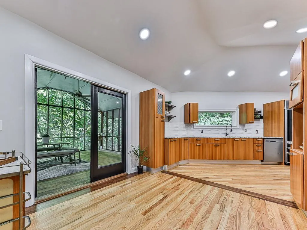 120 Huntcliff Point, Atlanta, Georgia 30350, 5 Bedrooms Bedrooms, ,4 BathroomsBathrooms,Residential,For Sale,120 Huntcliff Point,7555773