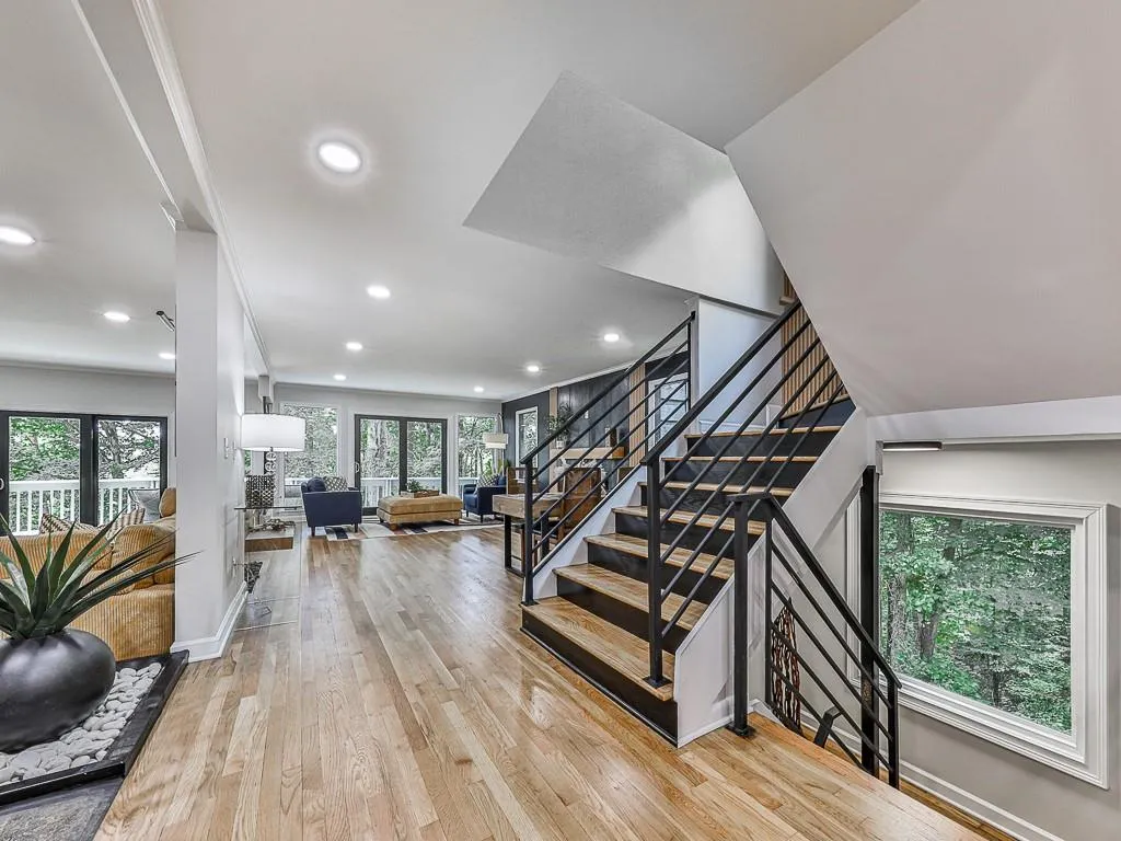 120 Huntcliff Point, Atlanta, Georgia 30350, 5 Bedrooms Bedrooms, ,4 BathroomsBathrooms,Residential,For Sale,120 Huntcliff Point,7555773