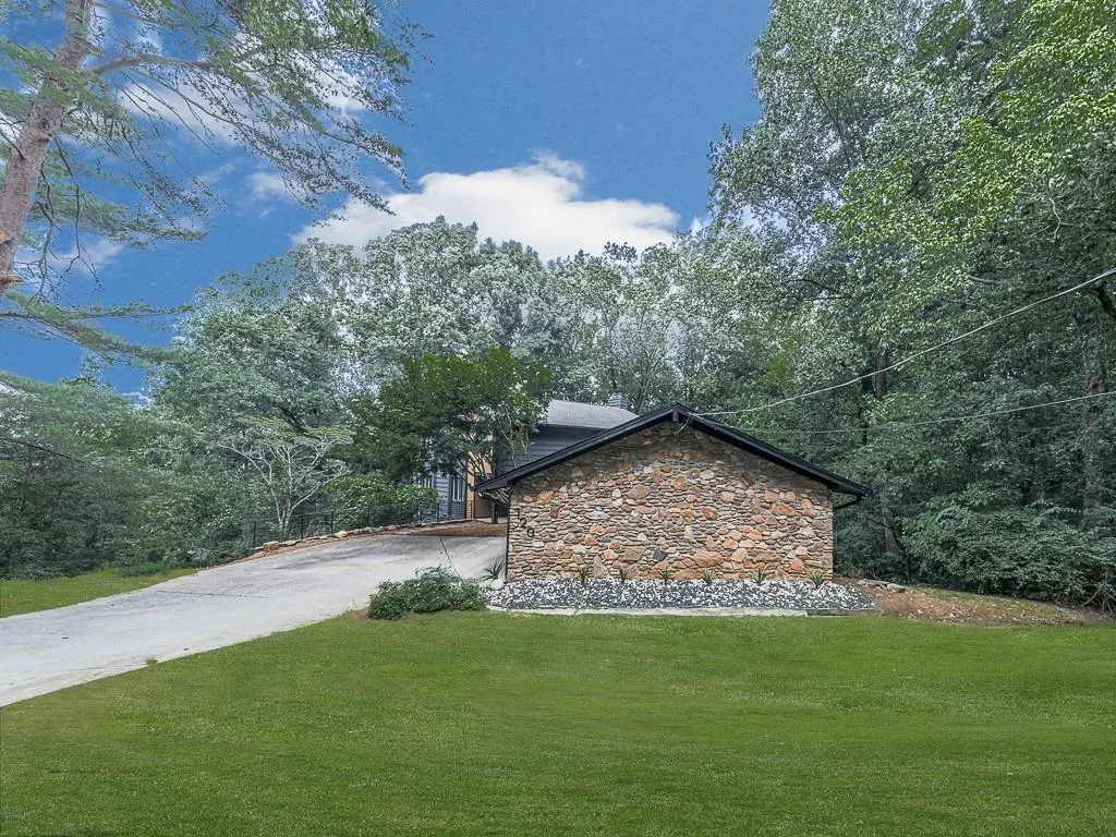 120 Huntcliff Point, Atlanta, Georgia 30350, 5 Bedrooms Bedrooms, ,4 BathroomsBathrooms,Residential,For Sale,120 Huntcliff Point,7555773