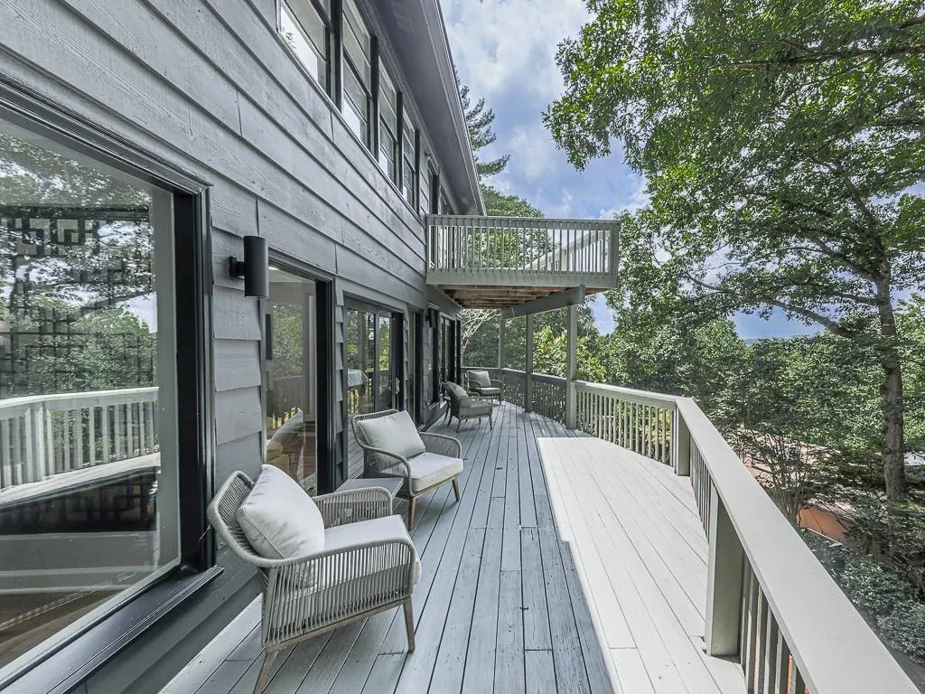 120 Huntcliff Point, Atlanta, Georgia 30350, 5 Bedrooms Bedrooms, ,4 BathroomsBathrooms,Residential,For Sale,120 Huntcliff Point,7555773