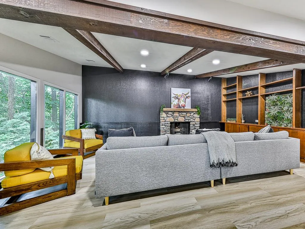 120 Huntcliff Point, Atlanta, Georgia 30350, 5 Bedrooms Bedrooms, ,4 BathroomsBathrooms,Residential,For Sale,120 Huntcliff Point,7555773