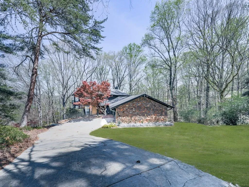 120 Huntcliff Point, Atlanta, Georgia 30350, 5 Bedrooms Bedrooms, ,4 BathroomsBathrooms,Residential,For Sale,120 Huntcliff Point,7555773