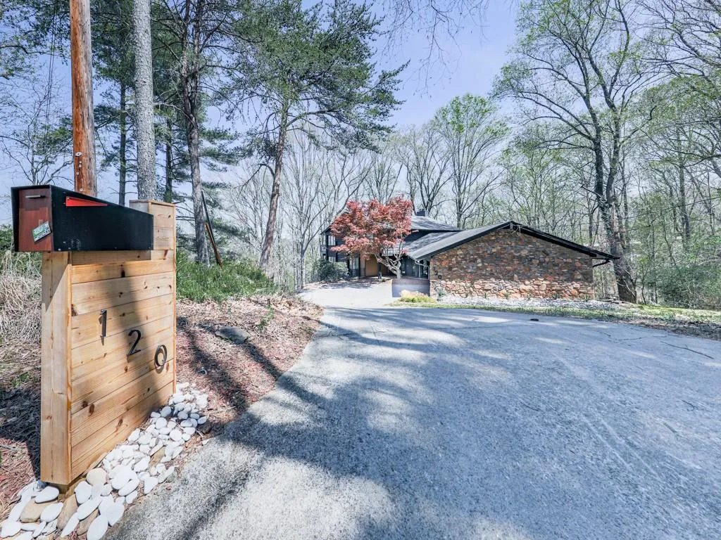 120 Huntcliff Point, Atlanta, Georgia 30350, 5 Bedrooms Bedrooms, ,4 BathroomsBathrooms,Residential,For Sale,120 Huntcliff Point,7555773