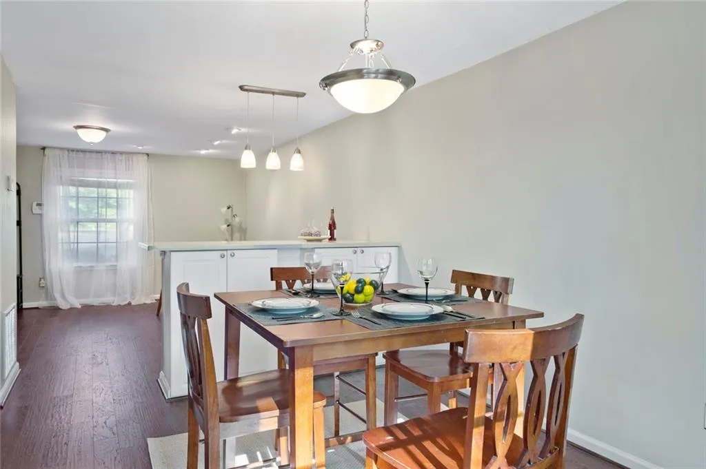805 Brighton Point, Sandy Springs, Georgia 30328, 2 Bedrooms Bedrooms, ,2 BathroomsBathrooms,Residential,Sold,805 Brighton Point,6548728