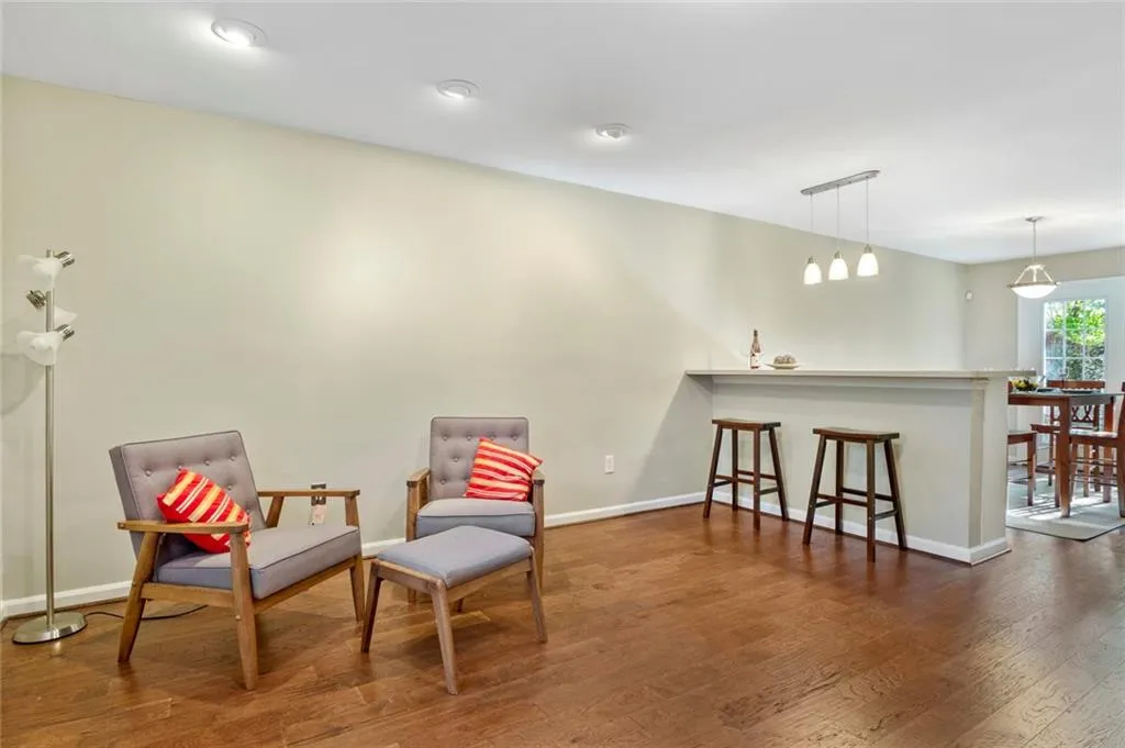 805 Brighton Point, Sandy Springs, Georgia 30328, 2 Bedrooms Bedrooms, ,2 BathroomsBathrooms,Residential,Sold,805 Brighton Point,6548728