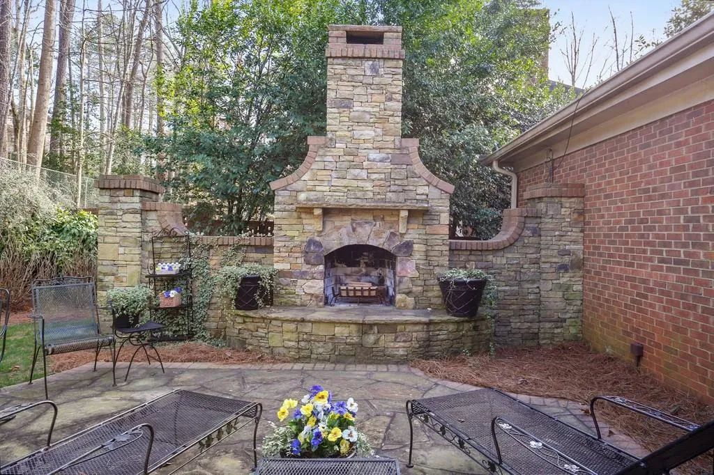 6460 River Chase Circle, Sandy Springs, Georgia 30328, 5 Bedrooms Bedrooms, ,4 BathroomsBathrooms,Residential,Sold,6460 River Chase Circle,6804119