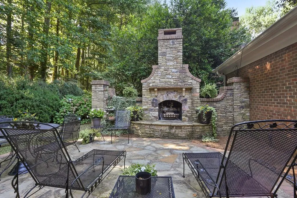 6460 River Chase Circle, Sandy Springs, Georgia 30328, 5 Bedrooms Bedrooms, ,4 BathroomsBathrooms,Residential,Sold,6460 River Chase Circle,6804119