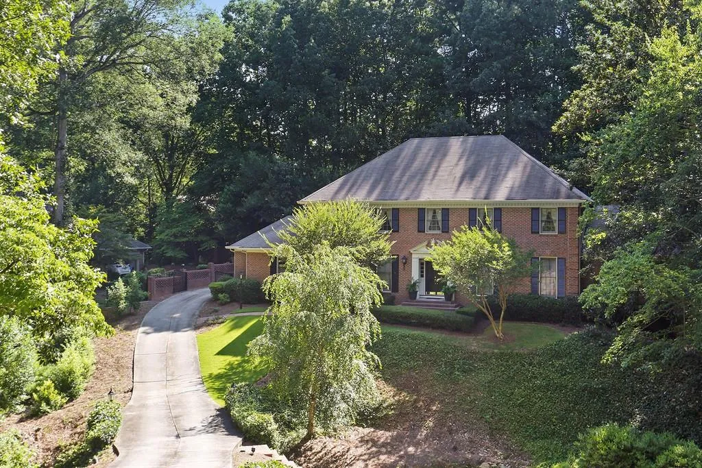 6460 River Chase Circle, Sandy Springs, Georgia 30328, 5 Bedrooms Bedrooms, ,4 BathroomsBathrooms,Residential,Sold,6460 River Chase Circle,6804119