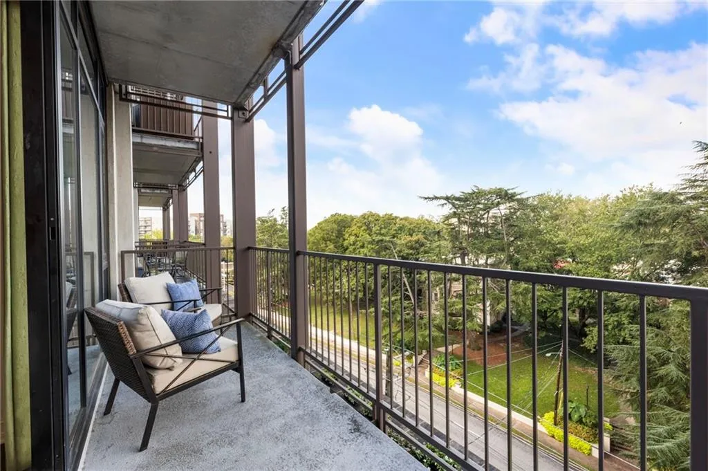 2233 Peachtree Road Ne Unit 503, Atlanta, Georgia 30309, 2 Bedrooms Bedrooms, ,2 BathroomsBathrooms,Residential,For Sale,2233 Peachtree Road Ne Unit 503,7663520