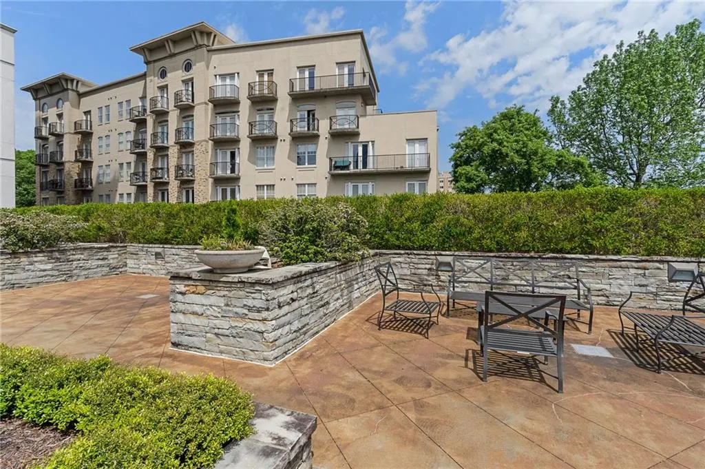 The Astoria Offers Landscaped Gardens, Pool, Spa, Outdoor Grill and Fire-Pit