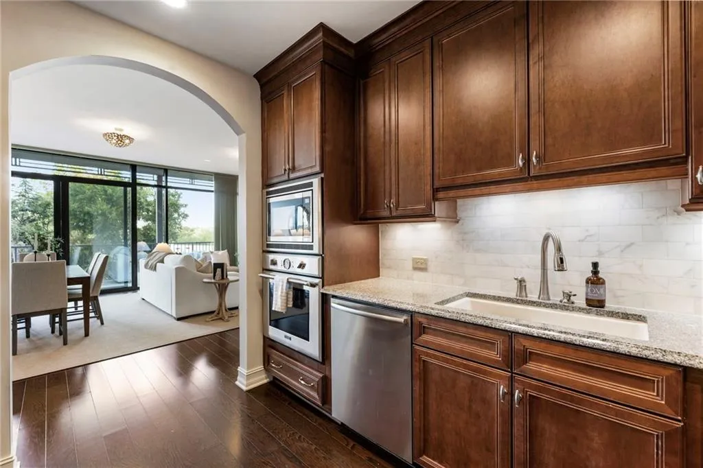 2233 Peachtree Road Ne Unit 503, Atlanta, Georgia 30309, 2 Bedrooms Bedrooms, ,2 BathroomsBathrooms,Residential,For Sale,2233 Peachtree Road Ne Unit 503,7663520
