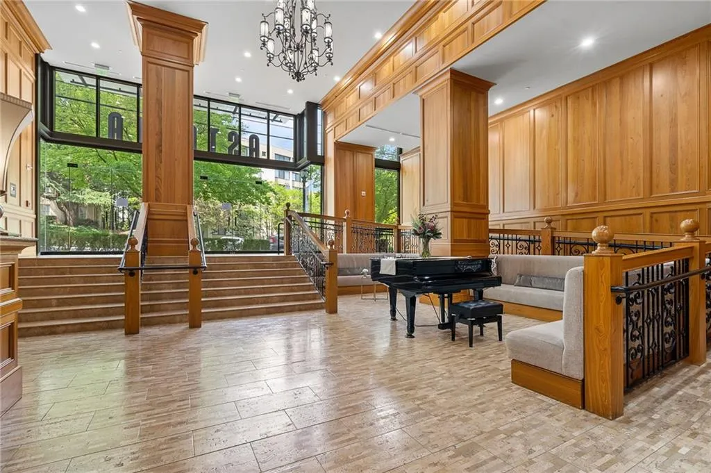 Gorgeous Entry with Concierge Service