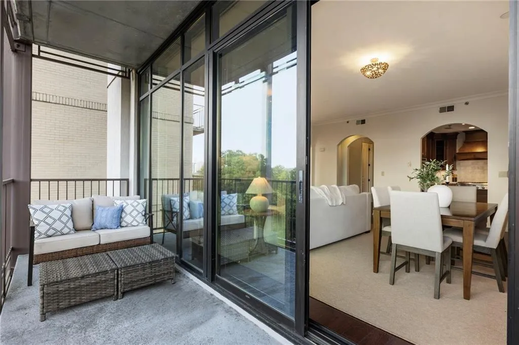 2233 Peachtree Road Ne Unit 503, Atlanta, Georgia 30309, 2 Bedrooms Bedrooms, ,2 BathroomsBathrooms,Residential,For Sale,2233 Peachtree Road Ne Unit 503,7663520