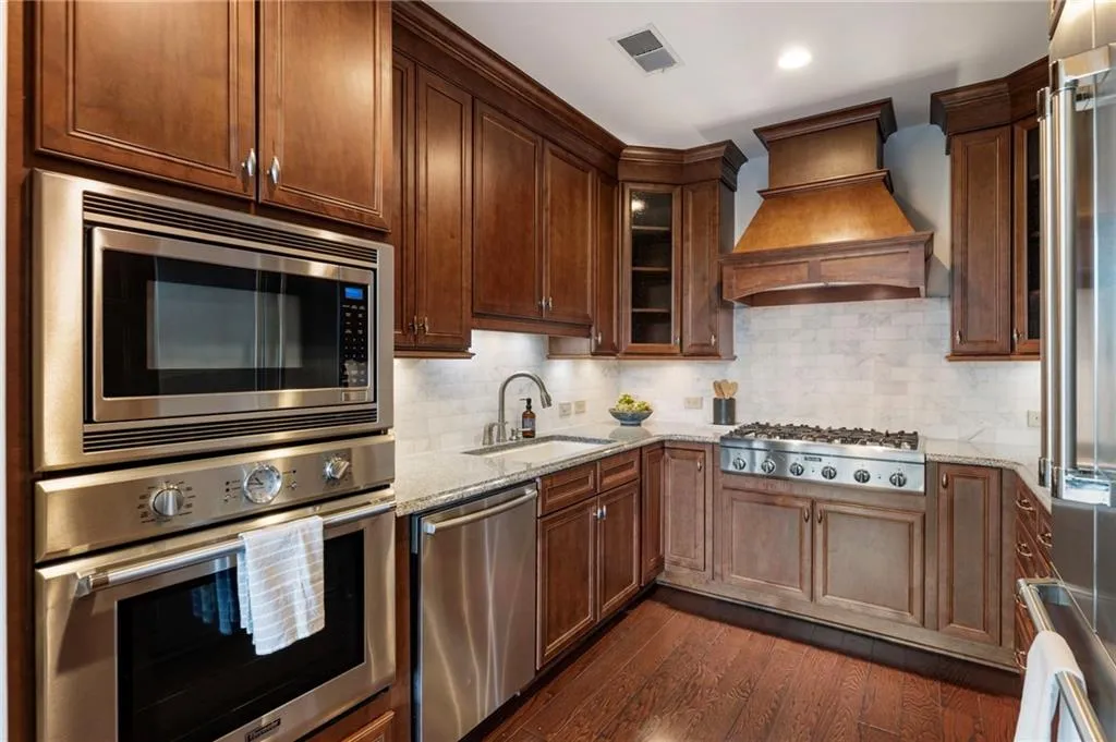 2233 Peachtree Road Ne Unit 503, Atlanta, Georgia 30309, 2 Bedrooms Bedrooms, ,2 BathroomsBathrooms,Residential,For Sale,2233 Peachtree Road Ne Unit 503,7663520