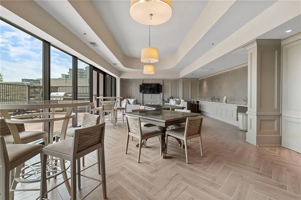 2233 Peachtree Road Ne Unit 503, Atlanta, Georgia 30309, 2 Bedrooms Bedrooms, ,2 BathroomsBathrooms,Residential,For Sale,2233 Peachtree Road Ne Unit 503,7663520