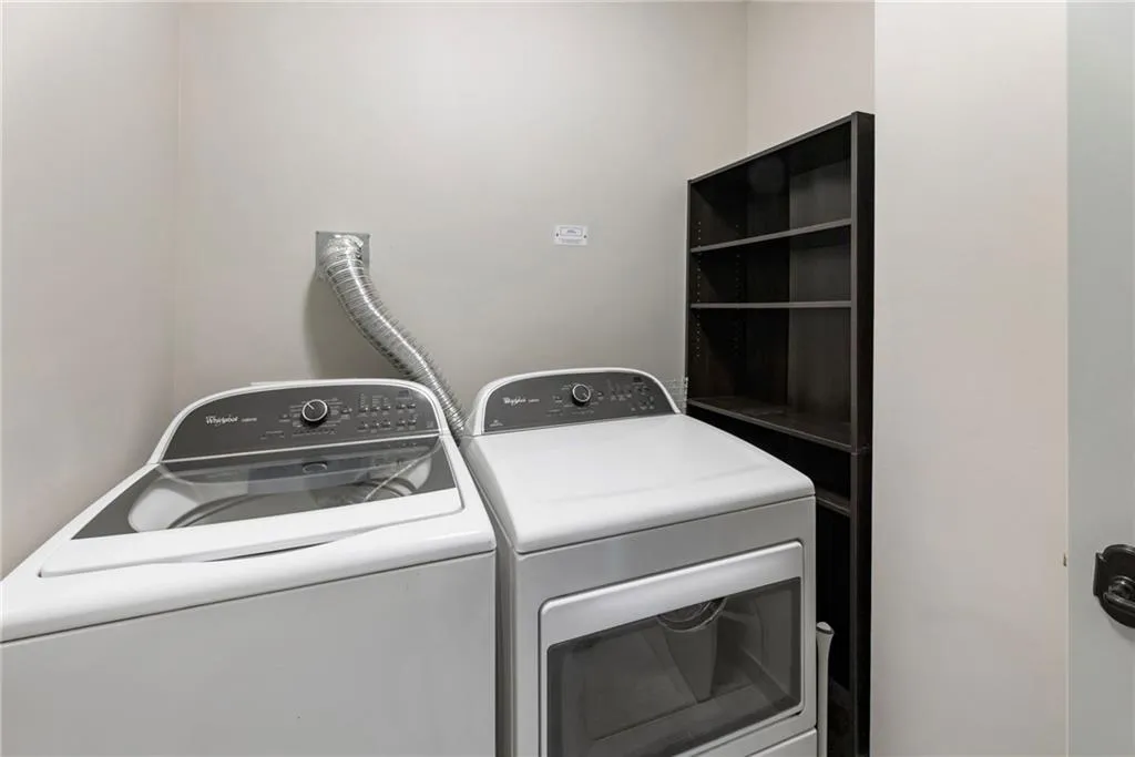 2233 Peachtree Road Ne Unit 503, Atlanta, Georgia 30309, 2 Bedrooms Bedrooms, ,2 BathroomsBathrooms,Residential,For Sale,2233 Peachtree Road Ne Unit 503,7663520