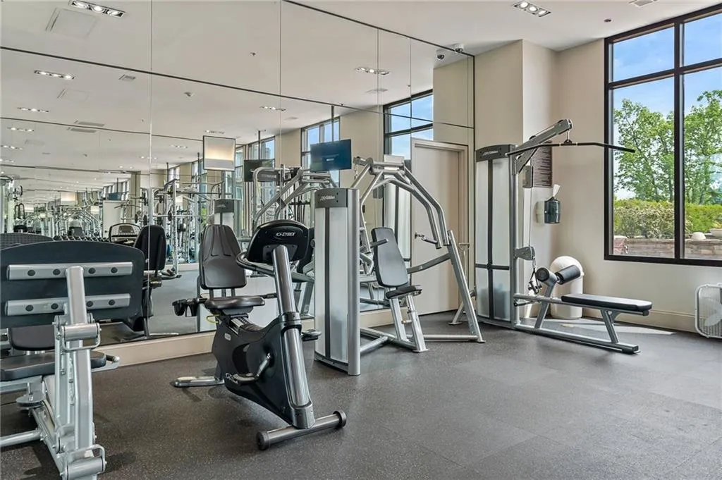 2233 Peachtree Road Ne Unit 503, Atlanta, Georgia 30309, 2 Bedrooms Bedrooms, ,2 BathroomsBathrooms,Residential,For Sale,2233 Peachtree Road Ne Unit 503,7663520
