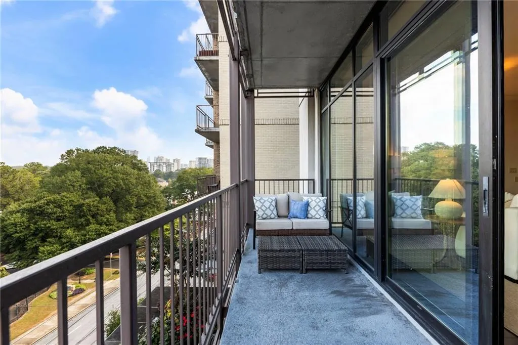 2233 Peachtree Road Ne Unit 503, Atlanta, Georgia 30309, 2 Bedrooms Bedrooms, ,2 BathroomsBathrooms,Residential,For Sale,2233 Peachtree Road Ne Unit 503,7663520