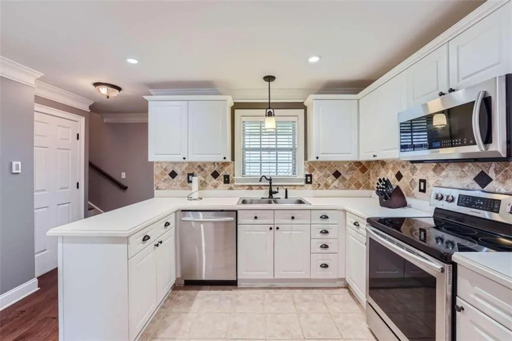 303 Masons Creek Circle, Sandy Springs, Georgia 30350, 3 Bedrooms Bedrooms, ,2 BathroomsBathrooms,Residential,Sold,303 Masons Creek Circle,7420850