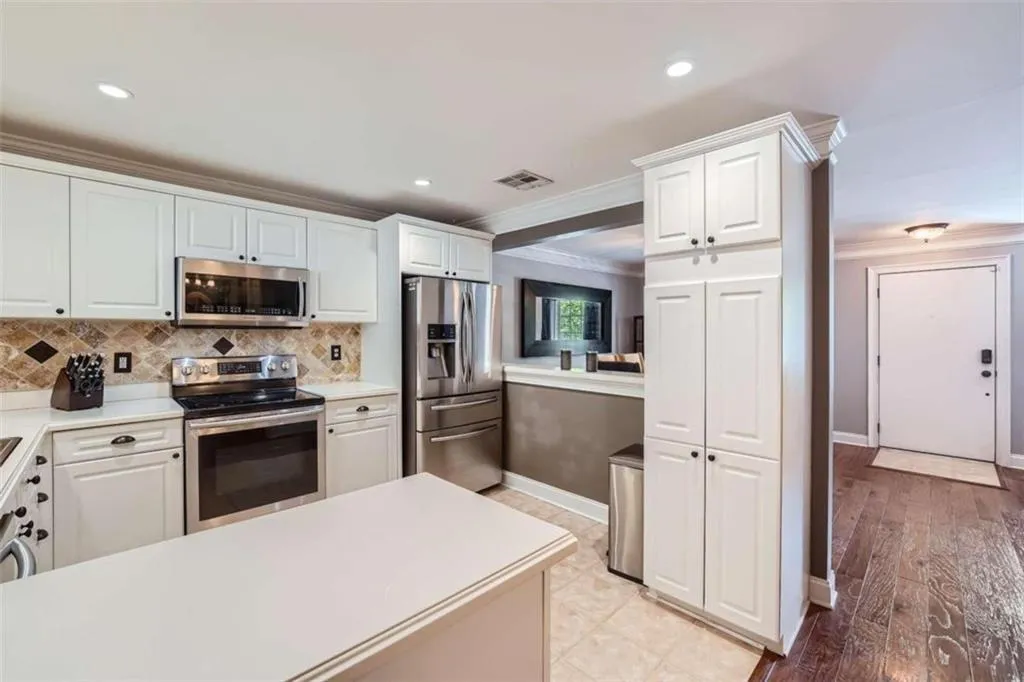303 Masons Creek Circle, Sandy Springs, Georgia 30350, 3 Bedrooms Bedrooms, ,2 BathroomsBathrooms,Residential,Sold,303 Masons Creek Circle,7420850