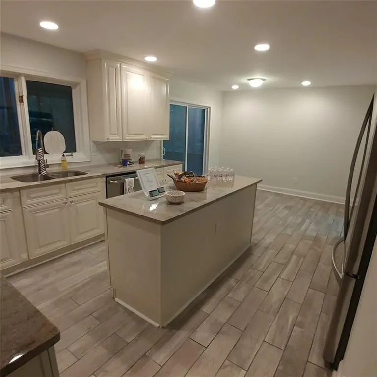 260 Drummen Court, Sandy Springs, Georgia 30328, 5 Bedrooms Bedrooms, ,3 BathroomsBathrooms,Residential,Sold,260 Drummen Court,5923130