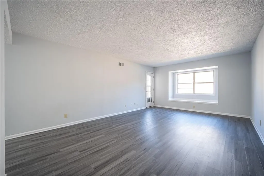 6851 Roswell Road Ne Unit K24, Sandy Springs, Georgia 30328, 3 Bedrooms Bedrooms, ,2 BathroomsBathrooms,Residential,Sold,6851 Roswell Road Ne Unit K24,6979810