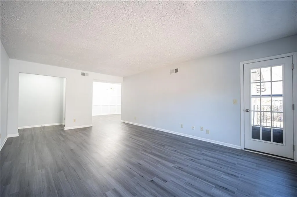6851 Roswell Road Ne Unit K24, Sandy Springs, Georgia 30328, 3 Bedrooms Bedrooms, ,2 BathroomsBathrooms,Residential,Sold,6851 Roswell Road Ne Unit K24,6979810