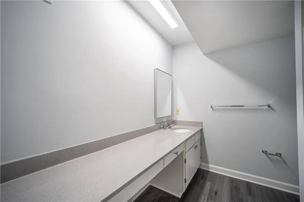 6851 Roswell Road Ne Unit K24, Sandy Springs, Georgia 30328, 3 Bedrooms Bedrooms, ,2 BathroomsBathrooms,Residential,Sold,6851 Roswell Road Ne Unit K24,6979810