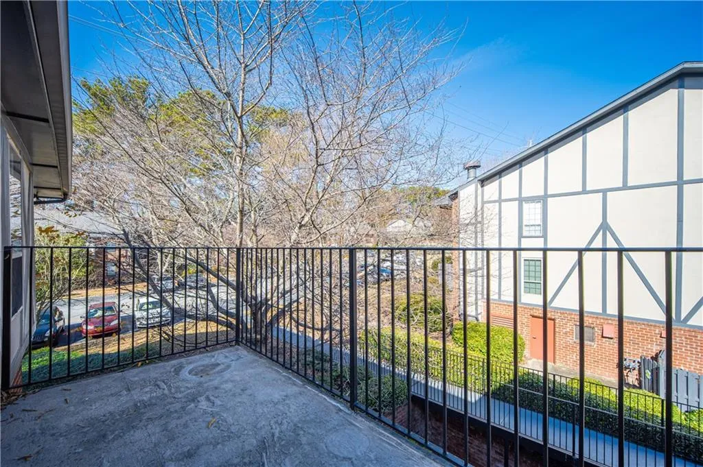 6851 Roswell Road Ne Unit K24, Sandy Springs, Georgia 30328, 3 Bedrooms Bedrooms, ,2 BathroomsBathrooms,Residential,Sold,6851 Roswell Road Ne Unit K24,6979810