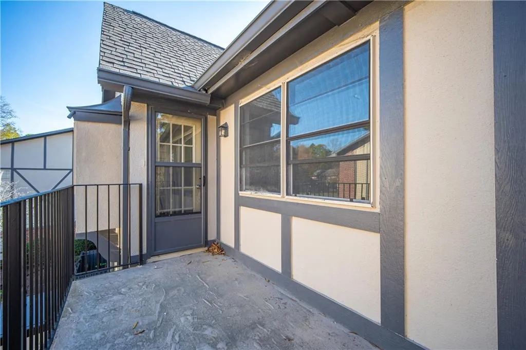 6851 Roswell Road Ne Unit K24, Sandy Springs, Georgia 30328, 3 Bedrooms Bedrooms, ,2 BathroomsBathrooms,Residential,Sold,6851 Roswell Road Ne Unit K24,6979810