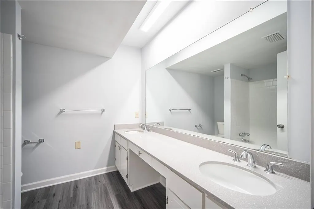 6851 Roswell Road Ne Unit K24, Sandy Springs, Georgia 30328, 3 Bedrooms Bedrooms, ,2 BathroomsBathrooms,Residential,Sold,6851 Roswell Road Ne Unit K24,6979810