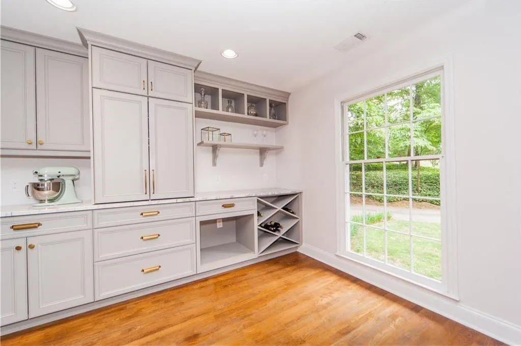 6645 Williamson Drive, Atlanta, Georgia 30328, 4 Bedrooms Bedrooms, ,3 BathroomsBathrooms,Residential,Sold,6645 Williamson Drive,6818587
