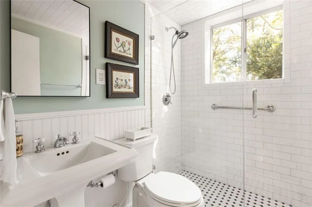 32 28th Street Nw Unit #204, Atlanta, Georgia 30309, 2 Bedrooms Bedrooms, ,2 BathroomsBathrooms,Residential,For Sale,32 28th Street Nw Unit #204,7669538