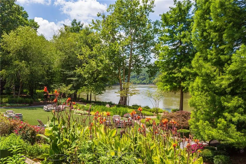 337 Riversedge Drive, Atlanta, Georgia 30339, 4 Bedrooms Bedrooms, ,4 BathroomsBathrooms,Residential,Sold,337 Riversedge Drive,7036363