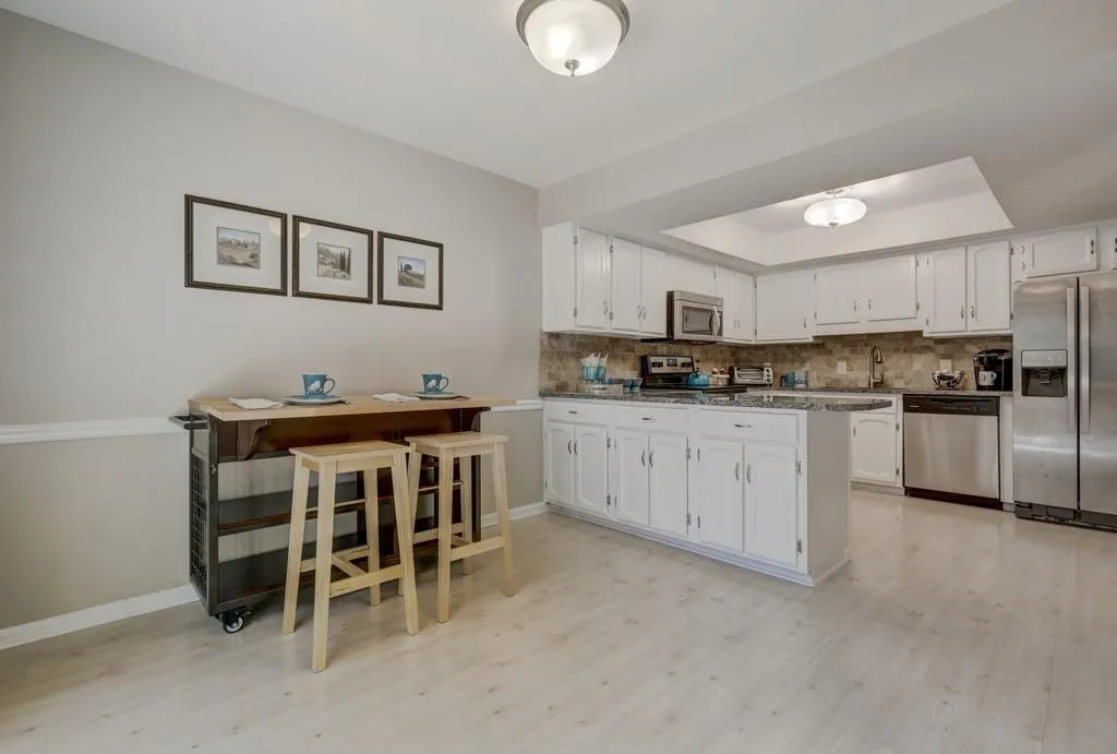 520 The North Chace, Atlanta, Georgia 30328, 3 Bedrooms Bedrooms, ,2 BathroomsBathrooms,Residential,Sold,520 The North Chace,6526420