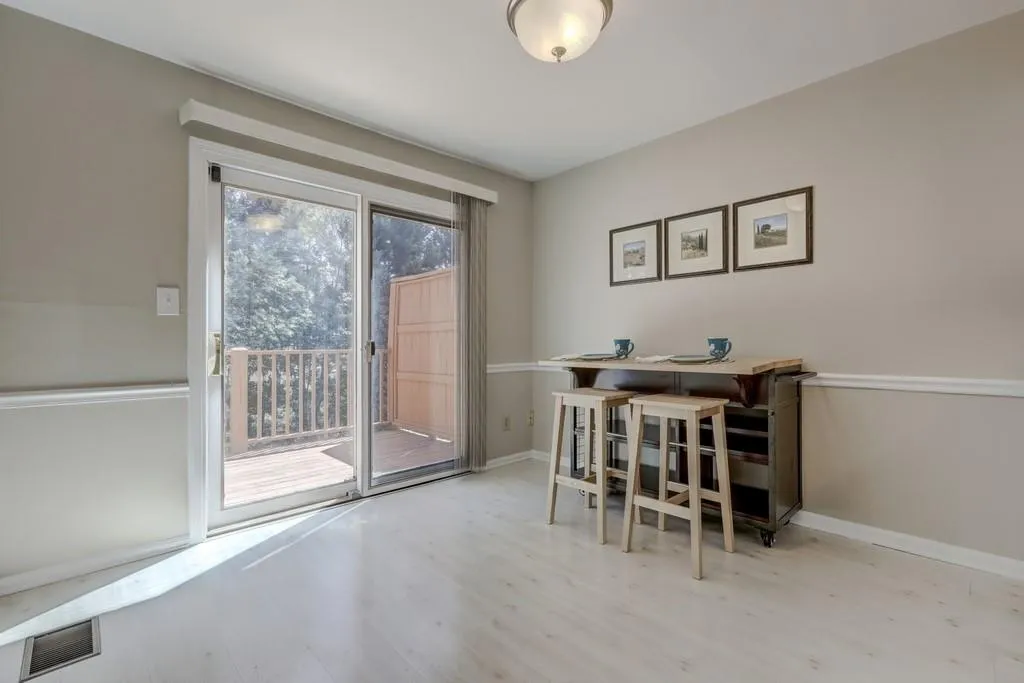520 The North Chace, Atlanta, Georgia 30328, 3 Bedrooms Bedrooms, ,2 BathroomsBathrooms,Residential,Sold,520 The North Chace,6526420