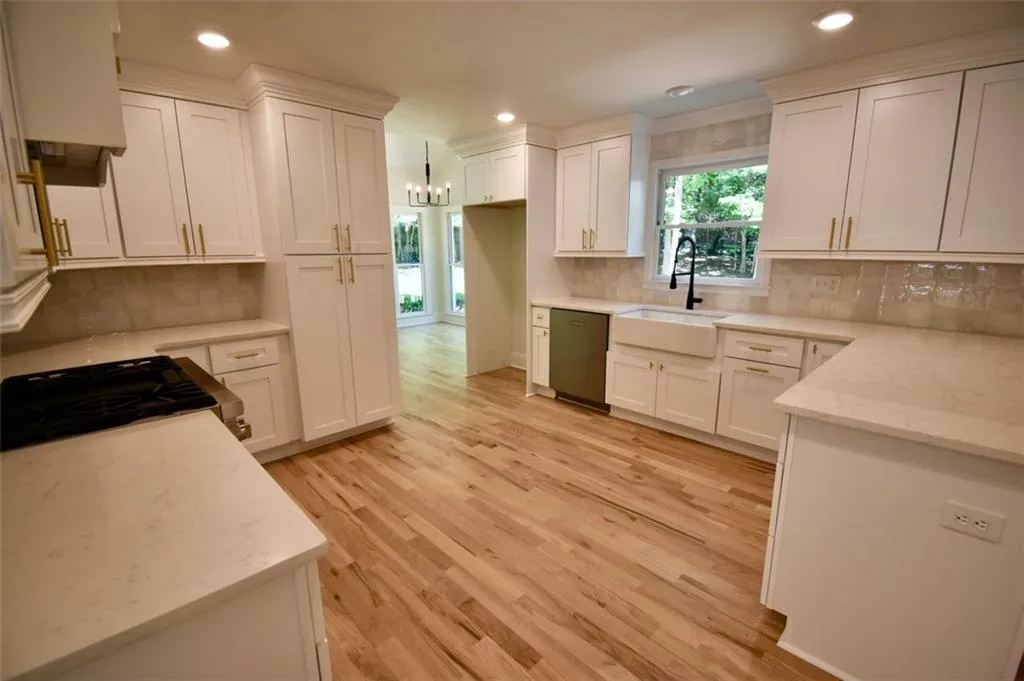 5000 Willow Bluff Drive, Atlanta, Georgia 30350, 7 Bedrooms Bedrooms, ,4 BathroomsBathrooms,Residential,Sold,5000 Willow Bluff Drive,7211084