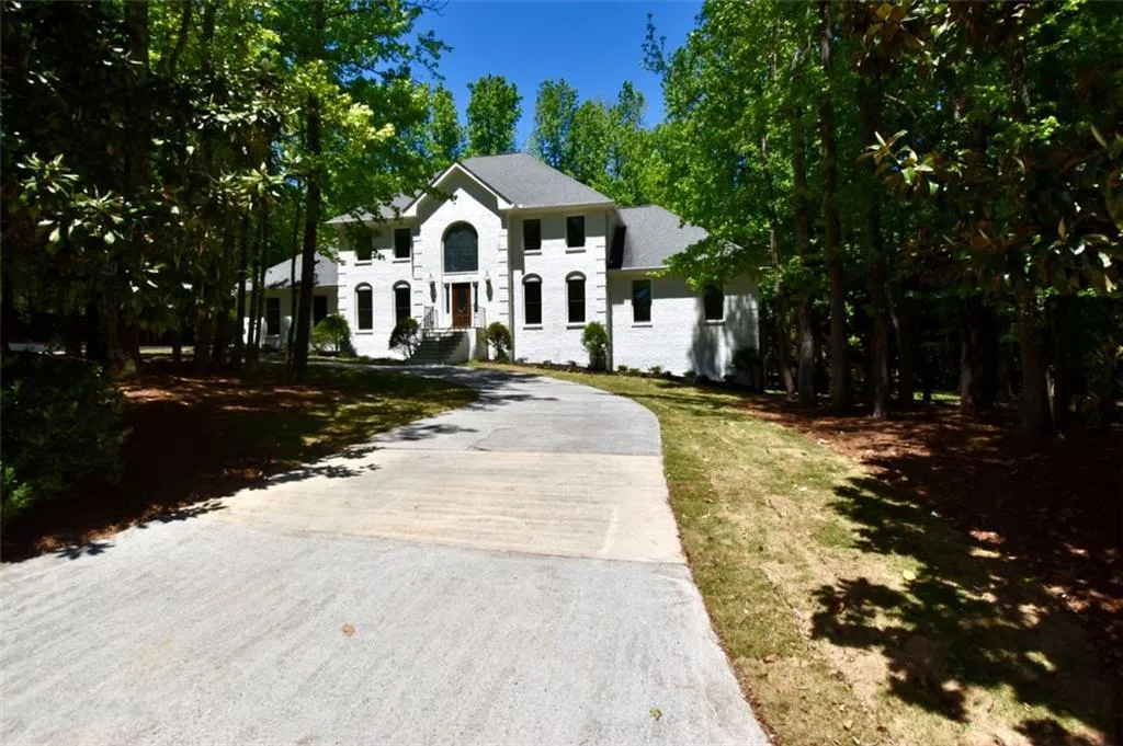 5000 Willow Bluff Drive, Atlanta, Georgia 30350, 7 Bedrooms Bedrooms, ,4 BathroomsBathrooms,Residential,Sold,5000 Willow Bluff Drive,7211084