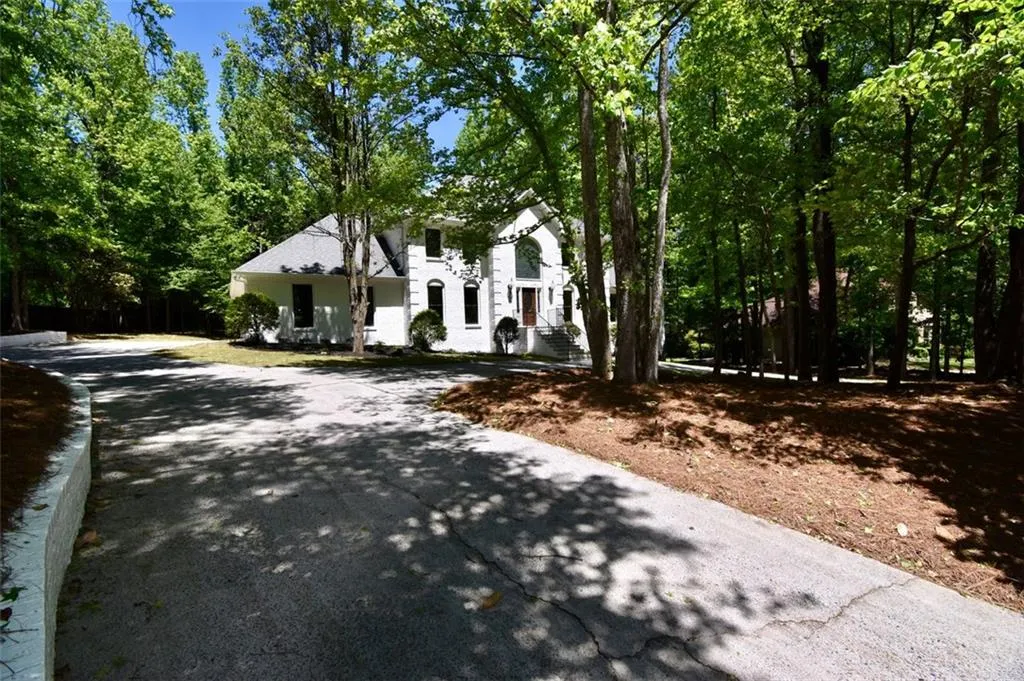 5000 Willow Bluff Drive, Atlanta, Georgia 30350, 7 Bedrooms Bedrooms, ,4 BathroomsBathrooms,Residential,Sold,5000 Willow Bluff Drive,7211084